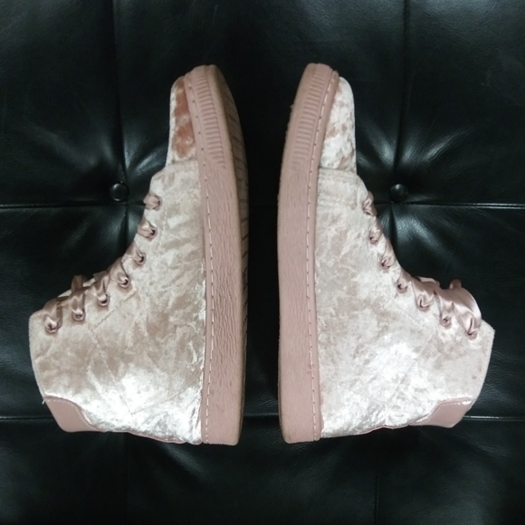 Rouge | SALE🎈Trendy Velvet H/T Sneakers Pink - Picture 4 of 9